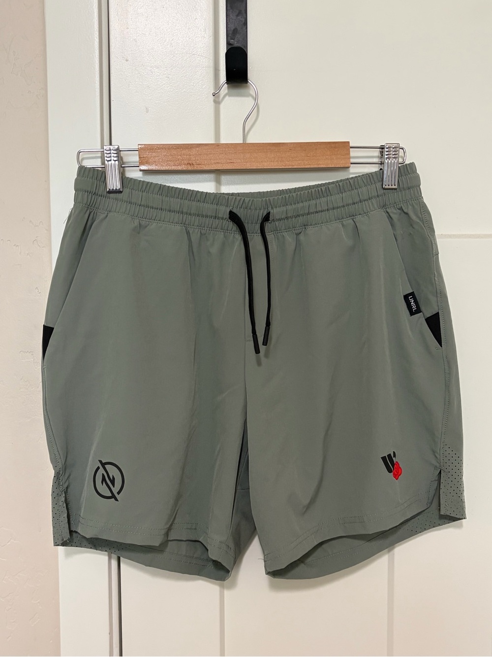 UNRL Stride Short 5.5" inseam Eucalyptus Green Size L, NEW with Tags